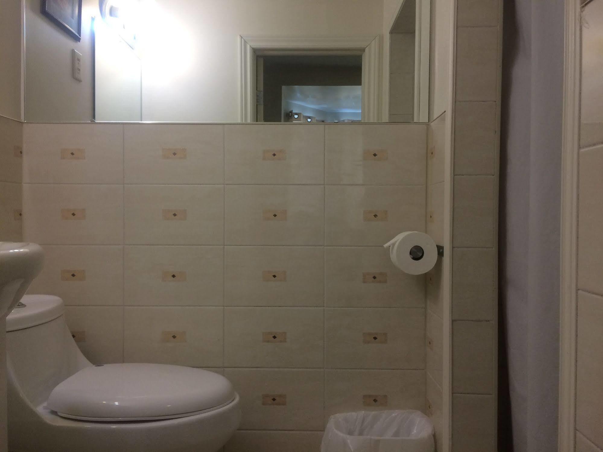 Adas Guesthouse Toronto Bagian luar foto