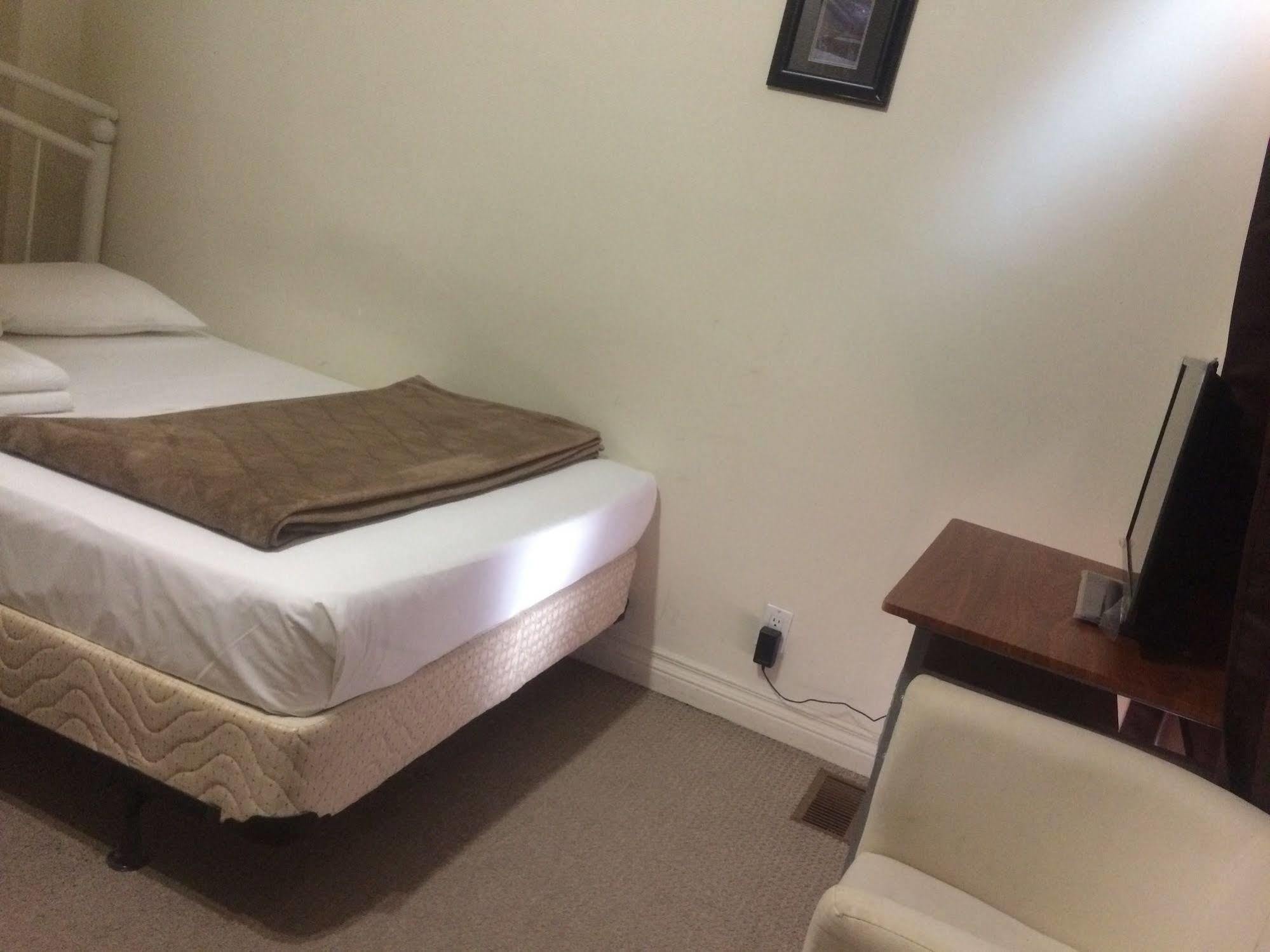 Adas Guesthouse Toronto Bagian luar foto