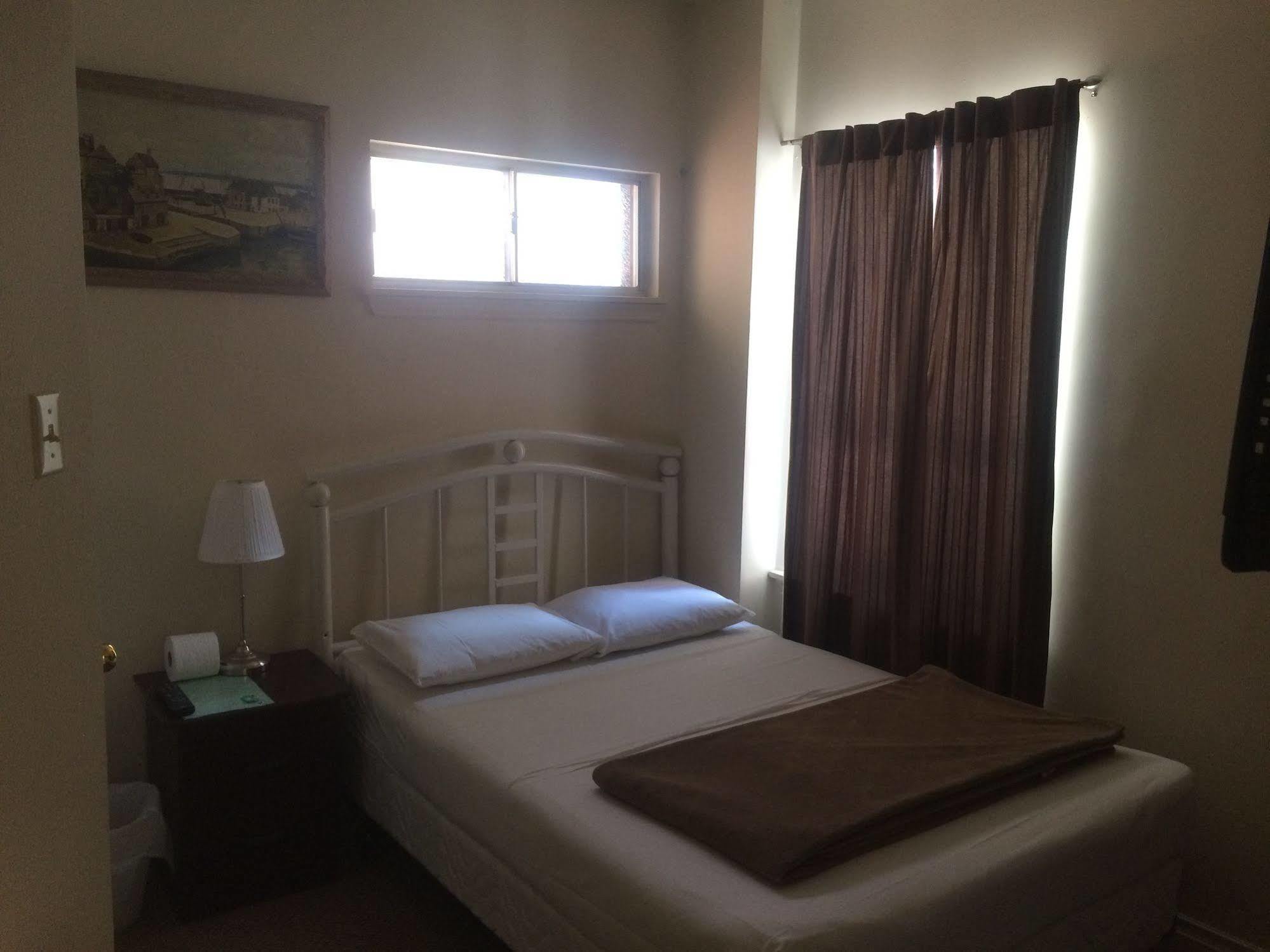 Adas Guesthouse Toronto Bagian luar foto