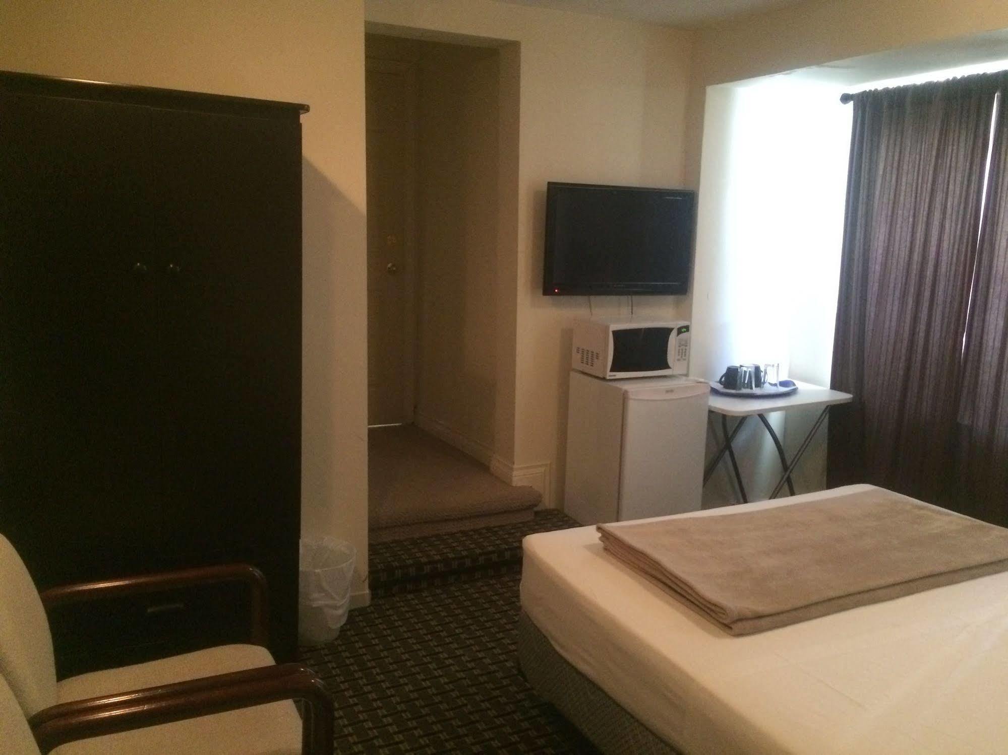 Adas Guesthouse Toronto Bagian luar foto