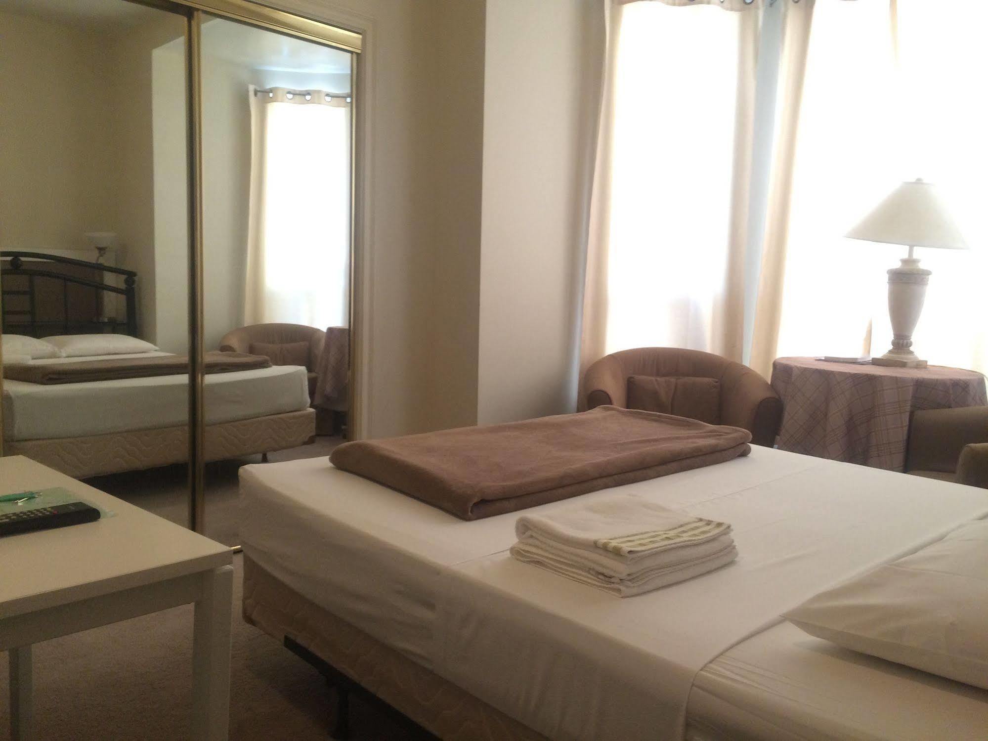 Adas Guesthouse Toronto Bagian luar foto